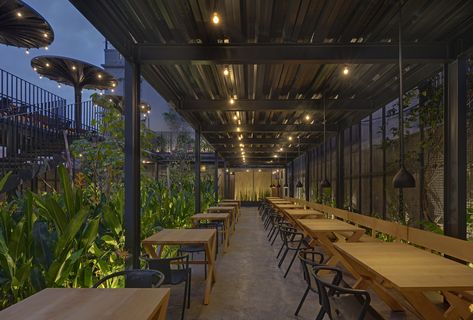 Sunrise Garden Restaurant,© Shamanth Patil Photography Resto Bar Design Ideas, Open Restaurant Design, Bar Design Ideas, Restaurant Floor Plan, Outdoor Restaurant Patio, Rooftop Restaurant Design, Outdoor Interior Design, Resto Bar, Restaurants Outdoor Seating