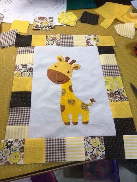 Baby Quilt Patterns Easy Boy, Baby Boy Quilts Ideas, Baby Quilt Ideas, Barbie Rooms, Baby Quilts Easy, Giraffe Quilt, Baby Quilt Patterns Easy, Kid Quilts Patterns, Animal Baby Quilt