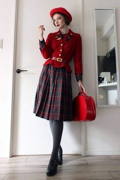 Trendy Christmas Outfits, 1940s Fashion, 60s Fashion, 가을 패션, Look Vintage, Cozy Knits, Be Afraid, Vintage Jacket, Skirt Outfits