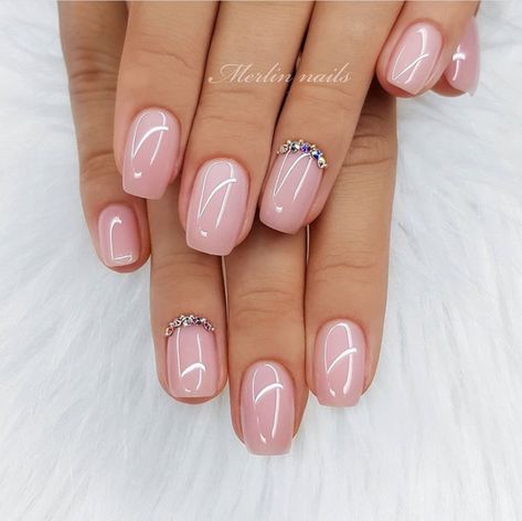 Trendy Nails For Wedding Guest, Short Bridal Nails Art Designs, Nail Designs For Wedding Bridesmaid, Maid Of Honour Nails, Mother Of The Bride Nail Designs, Mob Nails, Summer Wedding Guest Nails, Summer Wedding Nails Guest, Wedding Shower Nails