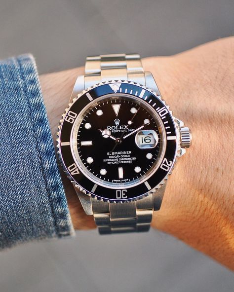 Used Rolex Submariner, Rolex 16610, Business Casual Men Work, Rolex Submariner 16610, Square Watches, Watch Aesthetic, Gentleman Watch, Used Rolex, 2024 Goals