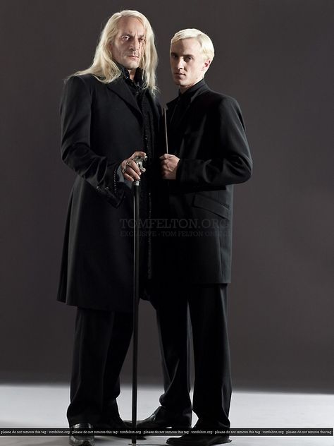 Father and Son Draco Malfoy Tumblr, Lucious Malfoy, Imprimibles Harry Potter, Citate Harry Potter, Malfoy Family, Jason Isaacs, Lucius Malfoy, Tom Felton Draco Malfoy, Draco Harry Potter