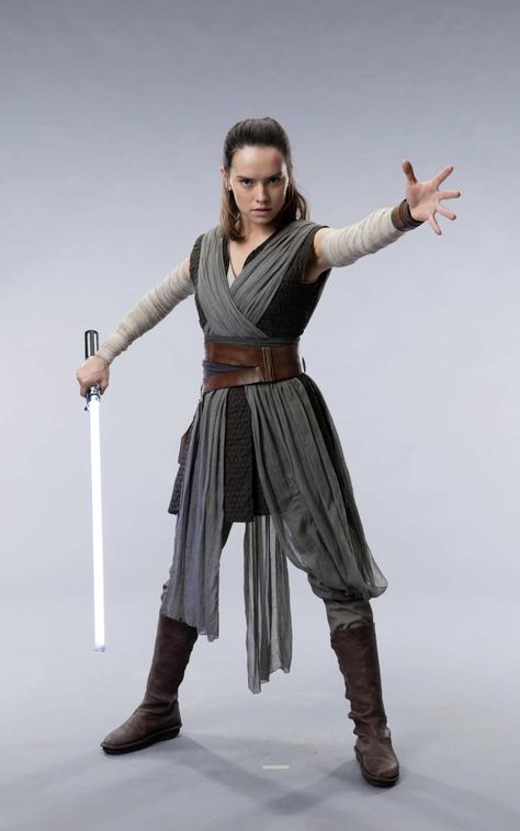 Rey costume from The Last Jedi (possible spoilers) - Page 3 Rey The Last Jedi, Thick Quilt, Jedi Tunic, Disfraz Star Wars, Rey Costume, Rey Cosplay, Jedi Cosplay, Brown Tunic, Hallowen Ideas