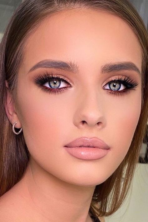 13. Chic neutral look A super soft and chic makeup look! For this look, the eyes have a cool blend of eyeshadow. The makeup... Make Up 2023 Trends, Make Up Looks For Blue Eyes, Makeup 2023 Trends, Boho Chic Makeup, Boho Makeup Looks, Boho Bridal Makeup, Make Up Blue Eyes, 2023 Makeup Trends, Boho Wedding Makeup