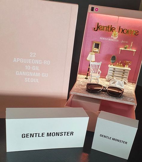 200429 #jennie #blackpink [ jennierubyjane's Instagram ] Cause every sunglass needs its own doll house. Thank you @gentlemonster for making my little doll house so perfect. Unboxing video coming this week. Hope everyone enjoys the package💕 Jennie Instagram, Eyewear Chain, Marie Claire Magazine, Gentle Monster, Unboxing Video, Cat Eye Frames, Unboxing Videos, Pop Up Store, Blackpink Jennie