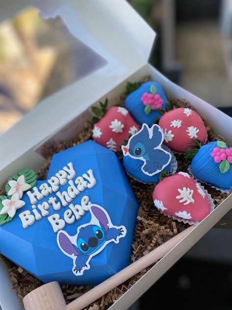 Lilo Stitch Strawberries, Stitch Strawberry Chocolate, Stitch Breakable Heart, Lilo And Stitch Chocolate Covered Strawberries, Lilo And Stitch Strawberries, Stitch Chocolate Covered Strawberries, Lilo And Stitch Cake Pops, Stitch Cake Pops, Stitch Treats