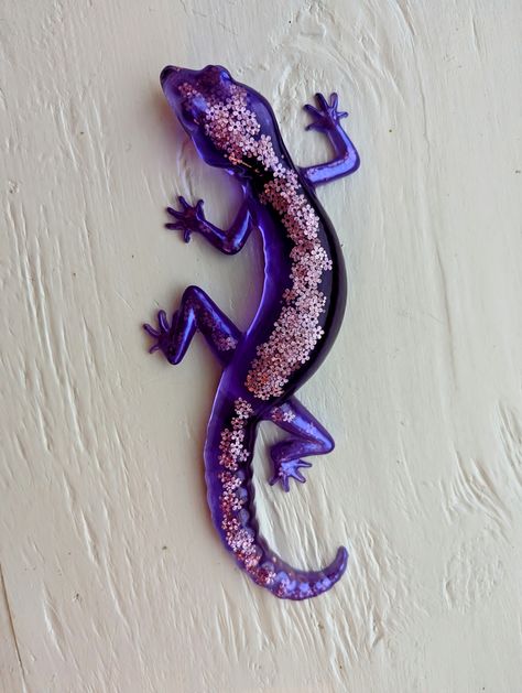 Friendly lil purple flowery gecko Purple Gecko, Purple Lizard, Neon Gecko, Mosaic Gecko Lizards, Ceramic Gecko, Resin Gecko, Happy Independence Day, Gecko, Epoxy Resin