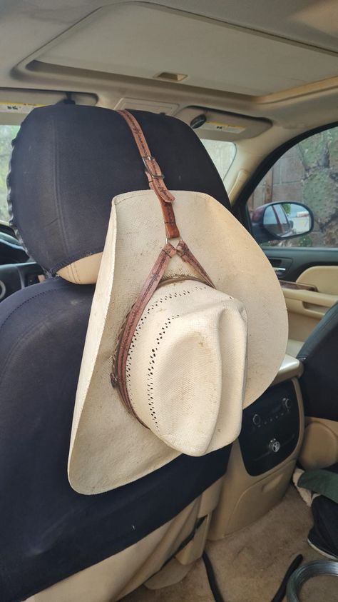 Best Cowboy Hats, Cowboy Hat Rack, Car Interior Upholstery, Western Car, Cowboy Crafts, Leather Working Projects, Groovy Fashion, Leather Bag Tutorial, Country Hats