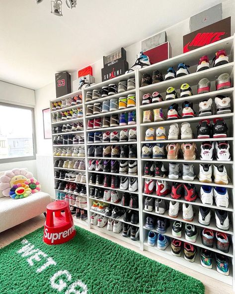 LET’S BRING THE HEAT 🔥 on Instagram: “WHAT A ROOM 😍 📸 Photo by : @michaelbabylon” Sneaker Room, Sneakerhead Room, Hypebeast Room, Room Green, Room Photo, Hobby Room, Bring The Heat, Dream Shoes, Green Grass