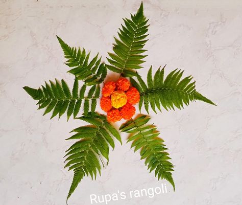 Rangoli Flower, Poo Kolam, Puja Ghar, Simple Flower Rangoli, Flowers Rangoli, Flower Petal Art, Corpus Domini, Thali Decoration, Thali Decoration Ideas