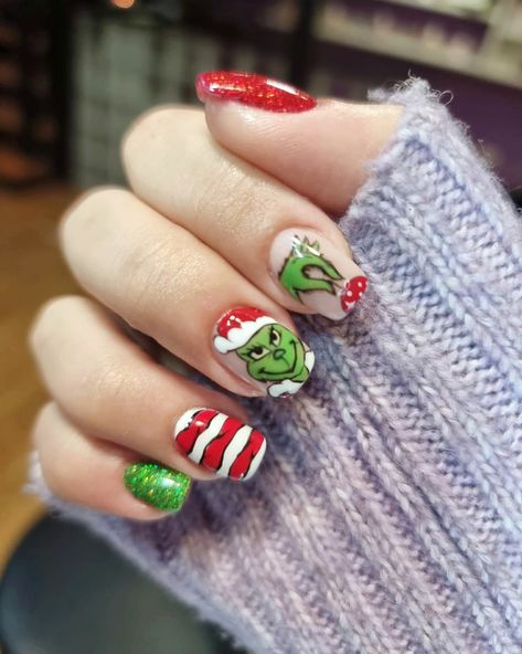 #xmasnails #xmasnailart #nails2inspire Nails Square Christmas, The Grinch Christmas Nails Acrylic, Christmas Nails Grinch Easy, Diy Xmas Nails, Christmas Nails With Glitter, Nails With Glitter Design, Grinch Theme Nails Acrylic, Square Christmas Nails, Christmas Fake Nails