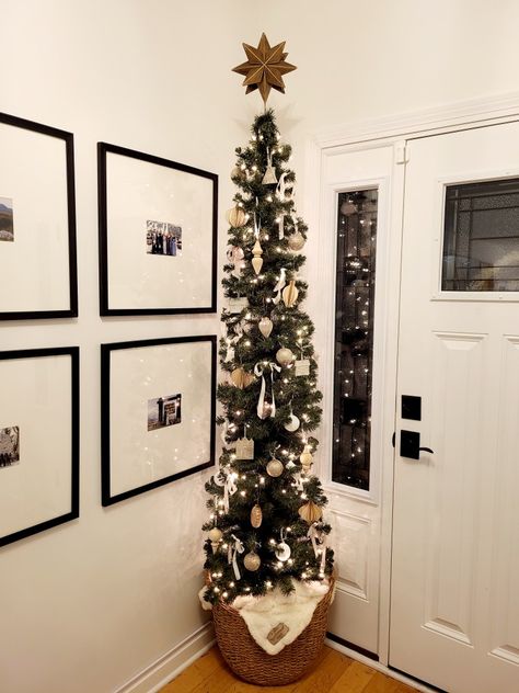 Simple Pencil Tree Decor, Slim Christmas Tree Decor, Christmas Tree Placement In Living Room, Slim Christmas Tree Decorated, Pencil Christmas Tree Decor, Pencil Tree Christmas, Pencil Trees Decorating Ideas, Xmas Ornaments Diy, Pencil Christmas Tree Ideas Decorating