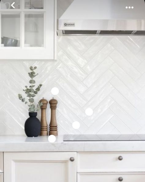 Classic Herringbone Backsplash, Hampton Style Tiles Kitchen Backsplash, Textured Herringbone Backsplash, Large Herringbone Backsplash, White Splashback Tiles, Subway Tile Kitchen Backsplash Ideas, Kitchen Backsplash Ideas Subway Tile, Herringbone Splashback, White Herringbone Backsplash