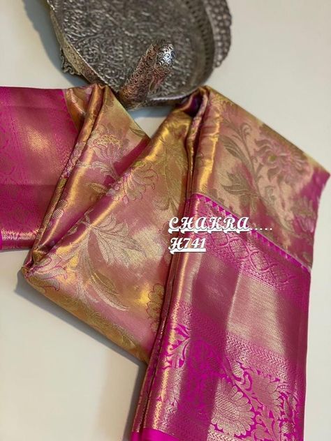 Pink Bridal Blouse Designs South Indian, Long Saree Blouse Designs, Engagement Sarees, Pattu Sarees Wedding, Elegant Cotton Dress, Kancheepuram Silk Saree, Kanchipattu Sarees, Saree Pattu, Onion Pink