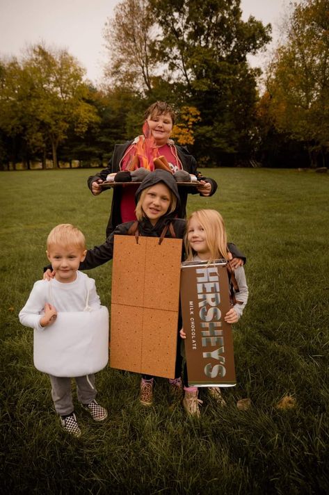 S'mores Halloween Costumes S’mores Halloween Costume Family, Smores Costume For 3, S’mores Costume Group, S’mores Family Costume, Smores Costume Families, Family Halloween Costumes For 4 Homemade, S’more Halloween Costumes, Smores Costume Diy, Smores Halloween Costume