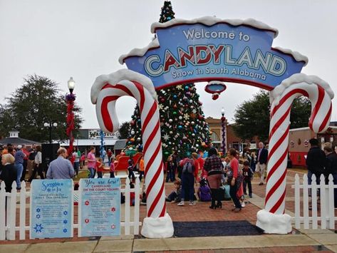 These 7 Small Towns In Alabama Honor Christmas In The Most Magical Way Candy Land Sign, Christmas Festival Ideas, Christmas Candyland Decorations, Andalusia Alabama, Diy Gate, Alabama Christmas, Christmas Arch, Candy Decor, Christmas Information