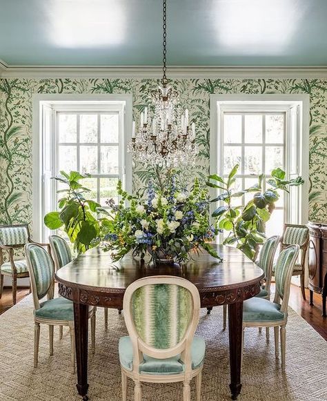 Lacquer Dining Room, Chinoiserie Dining Room, Chinoiserie Furniture, Disney House, Hollywood Homes, Chinoiserie Wallpaper, Chinoiserie Chic, The Dining Room, Elegant Homes