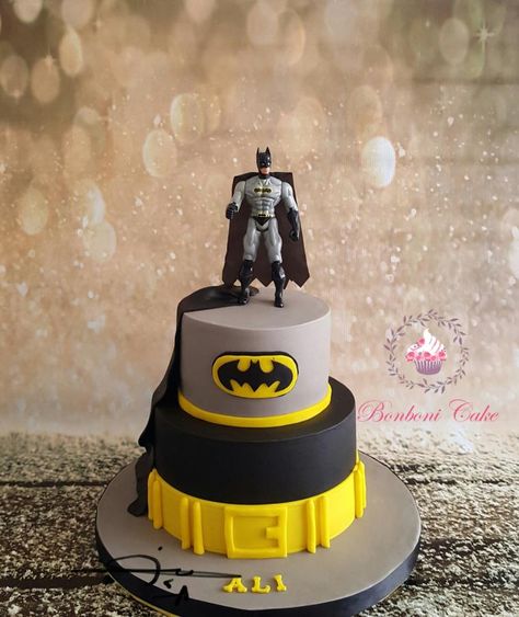 Lindo Batman Birthday Party Cake, Batman Birthday Party Decorations, Birthday Cake Batman, Batman Fondant, Batman Cake Design, Batman Cake Ideas, Batman Birthday Party Ideas, Cake Batman, Batman Theme Party