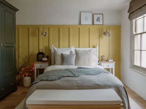 Decorating With Yellow, Mustard Bedroom, Yellow Bedroom Walls, Mustard Yellow Bedrooms, Bedroom Decorations, House Bedrooms, Yellow Bedroom, Yellow Bathrooms, Bedroom Panel