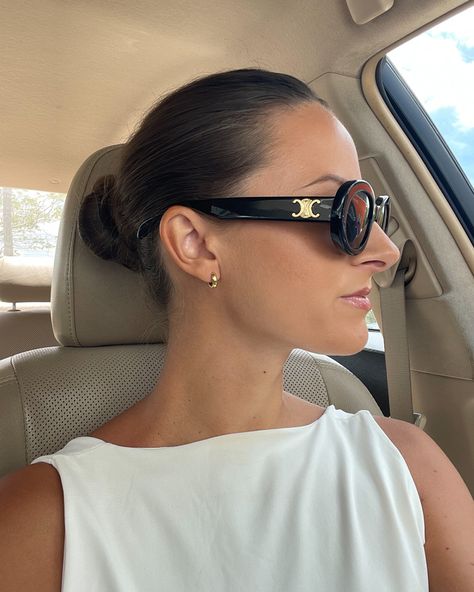 Celine, celine sunglasses, celine eyewear, ootd, outfit details, aesthetic style, elegant style, old money style, old money aesthetic Celine Sunglasses Aesthetic, Celine Oval Sunglasses, Celine Sunglasses Outfit, Old Money Sunglasses, Outfit Details Aesthetic, Bride Sunglasses, Celine Eyewear, Car Selfie, Details Aesthetic