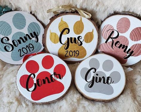 Paw Print Ornament, Personalized Dog Ornament, Cricket Ideas, Dog Stocking, Tree Slices, Ornament Christmas Tree, Stocking Ornament, Dog Christmas Ornaments, Wood Slice Ornament