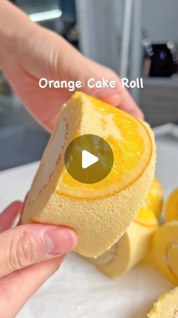 Orange Roll Cake Recipe, Orange Cake Roll, Fruit Roll Cake, Lemon Roll Cake, Lemon Cake Roll, Orange Roll Cake, Decorated Cake Roll, Rolled Cakes, Roulade Cake