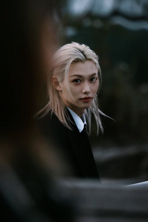 Felix Stray Kids Long Hair Blonde 2024, Felix Long Hair 2024, Felix Modeling, Brother Sister Photography, Sister Photography, Captive Prince, Prince Felix, Felix Lee, Hair 2024