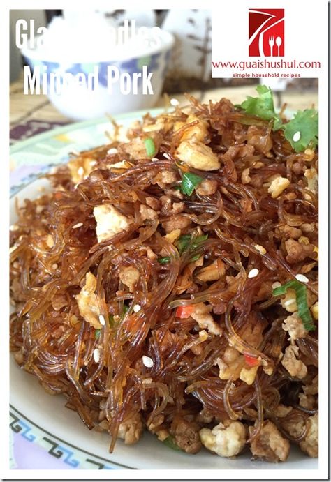 INTRODUCTION I am unsure if other families cooked this dish but it is rather common during my childhood days and I must blog this recipe for records. If my memories serve me right, I do not recall the mixed vegetarble rice stalls have this dish too.. This is a dish that goes well with porridge … Glass Noodles Recipe, Noodles Stir Fry, Loin Recipes, Noodle Soups, Minced Meat Recipe, Chinese Foods, Asian Noodle Recipes, Asian Noodle, Noodle Dish