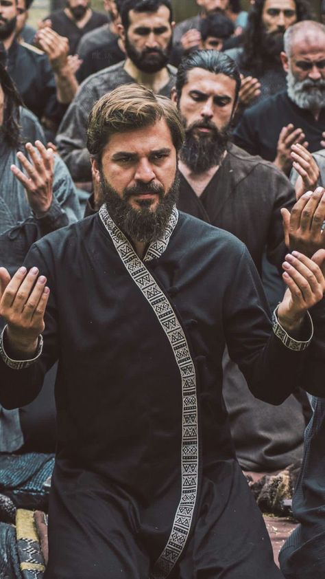 Mehmed The Conqueror, Muslim Photos, Engin Altan, Earth Illustration, Dirilis Ertugrul, Friends Illustration, Muslim Images, Best Friend Status, Funny Disney Memes