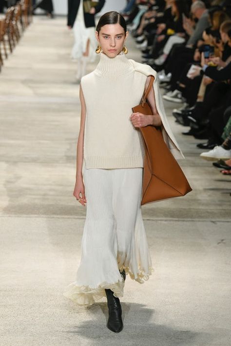 Jil Sander 2020, Minimal Stil, Edgy Chic, White Outfit, 가을 패션, Fashion Over 50, Red Carpet Fashion, Jil Sander, Minimal Fashion