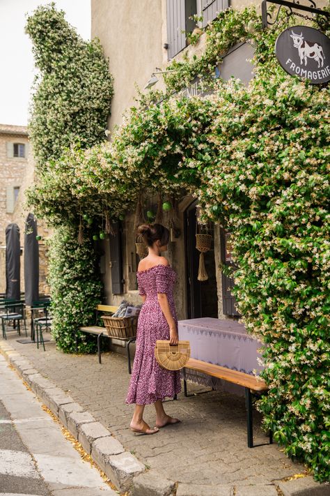 Sunset in Eygalieres, Provence - The Londoner Never Stop Believing, Provence Style, French Chateau, Into The Woods, Country Charm, Stone Houses, How To Pose, Romantic Style, Vacation Outfits