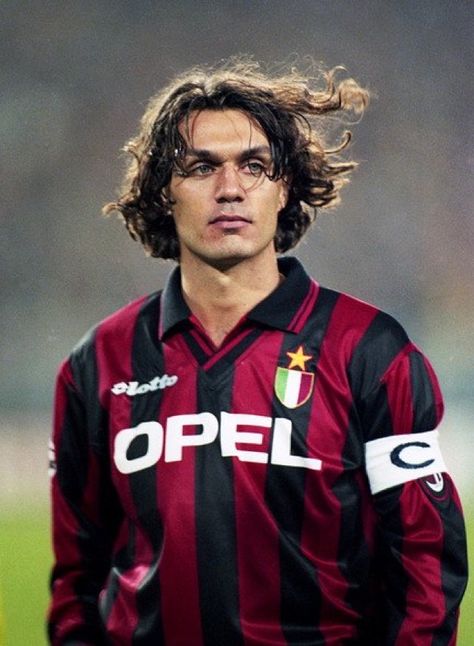 Paolo Maldini ديفيد بيكهام, Harry Maguire, Milan Football, Paolo Maldini, Legends Football, Football Players Images, Football Photography, Retro Football Shirts, Best Football Players