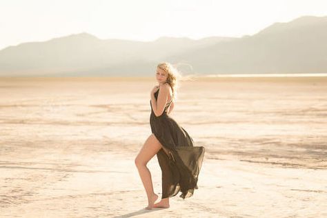 Dry Lake Bed Photoshoot Las Vegas, Dry Lake Bed Photoshoot, Bed Outfits, 30 Photoshoot, Vegas Photoshoot, Desert Photos, Desert Shoot, Dry Lake Bed, Vasquez Rocks