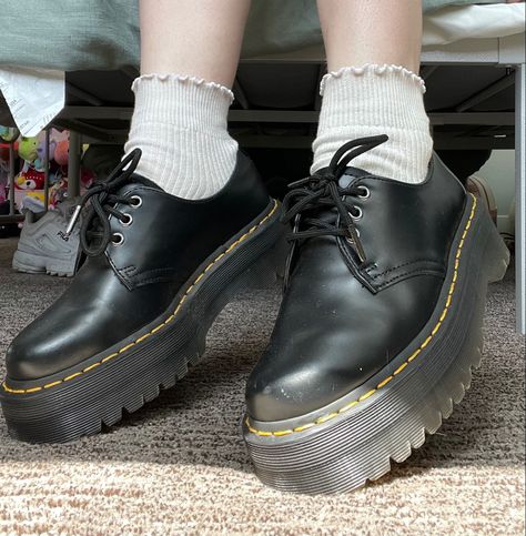 Doctor Martens Shoes, Dc Martens Aesthetic, Doctor Martens Aesthetic, Dr Martens Aesthetic, Doctor Martens, Shoe Drawing, Shoes Drawing, Trendy Outfits For Teens, Dream Style