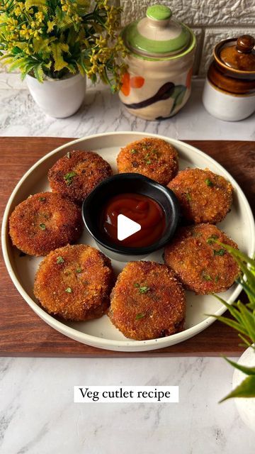 Divya on Instagram: "Veg cutlet recipe 😍😍🔥. Save this for later 💟.  Ingredients-  🔸 Oil - 2 tbsp  🔸 green chilli-3-4  🔸Onion-1  🔸Carrot - 1/2 cup  🔸Capsicum-1/2 cup  🔸Beetroot - 1/4 cup  🔸Boiled potato- 4-5  🔸 Turmeric powder- 1/2 tsp  🔸Red chilli powder - 1 tsp  🔸 Coriander powder- 1 tsp  🔸 Roasted jeera powder- 1/2 tsp  🔸Garam masala- 1/2 tsp  🔸 salt - 1 tsp  🔸 Dry mango powder- 1/2 tsp  🔸Coriander leaves- 2 tsp  🔸 Maida - 1/2 cup  🔸 Black pepper powder- 1/2 tsp  🔸 Breadcrumbs- 1 cup  🔸Water -1/4 cup  🔸Oil for frying   Do try this recipe and let me know if you liked it or not 😍.  Follow @cookingdiaryathome  For more such amazing content ❤️.   ❌NO REPOST ❌  [ street food recipe, veg cutlet, cutlet recipe, easy snacks, cooking video, snacks recipe]   #reelinstagram Healthy Dinner Recipes Vegetarian Indian, Veg Cutlet Recipes, Veg Cutlet, Cutlet Recipes, Street Food Recipe, Cutlet Recipe, Potato Cutlets, Cutlets Recipes, Quick Healthy Snacks