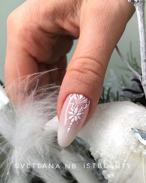 Off White Almond Nails Designs, Wedding Nails For Bride Designs, Romantic Nails Brides, Mandala Nail Art, White Nails Ideas, Lace Wedding Nails, Nails Plain, Mandala Nails, Sugar Effect