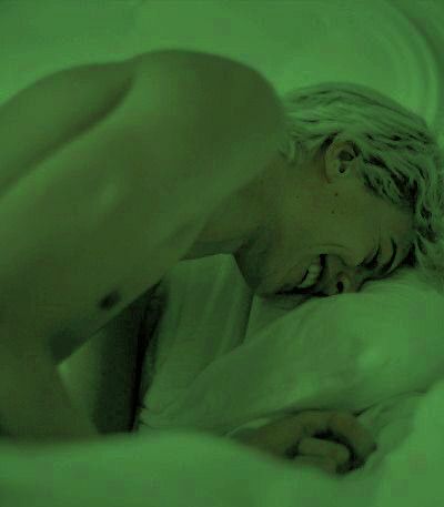 Draco in bed under green light Draco Malfoy Funny, Rabastan Lestrange, Drako Malfoy, Draco Malfoy Hot, Draco Malfoy Imagines, Draco Malfoy Fanart, Harry Draco, Draco Malfoy Aesthetic, Lucius Malfoy