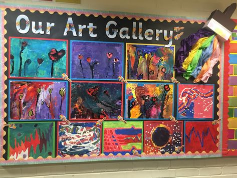 Art Gallery Display Art Gallery Classroom Display, Art Showcase Display, Preschool Art Gallery, Art Board Display Classroom, Classroom Art Display Wall, Art Gallery Display, Primary School Displays, Classroom Art Display, Preschool Displays