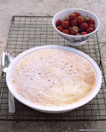 Strawberry Sponge Pudding... hhhmmm?... may have to try this one... Sponge Pudding Recipe, Sponge Pudding, Strawberry Stuff, Chocolate Pudding Cake, Produce Recipes, Martha Stewart Recipes, Fruit Dessert Recipes, Jell O, Pudding Cake