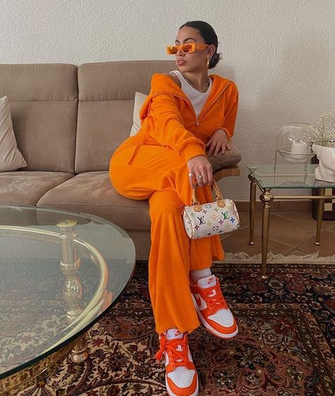 @cactuia Chica Cool, Orange Fits, Tracksuit Outfit, Orange Outfit, Streetwear Fashion Women, Mode Vintage, Fashion Killa, Urban Fashion, Look Fashion