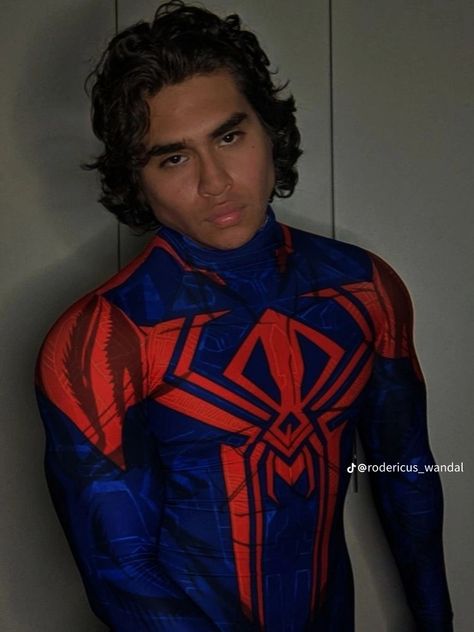 Miguel O Hara Cosplay, Spider Verse Cosplay, Reference People, Boyfriend Fashion, Spider People, Spiderman 2099, Miguel Ohara, Spiderman Cosplay, Spiderman Artwork