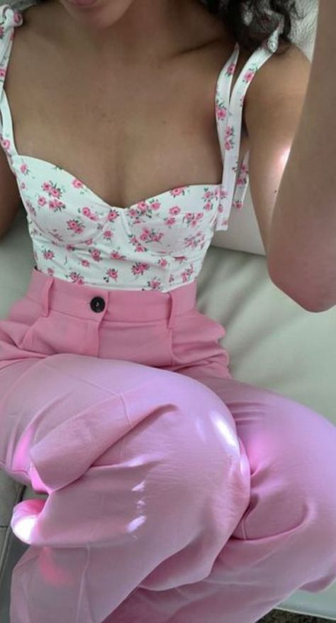 #follow #fashionista #fashionable #fashion #stylish #style #outfits #ootd #blogging #blogger #blog #clothing #clothes Coquette Nail, Outfit Rosa, Pink Pants, Looks Chic, Pink Outfits, Girly Outfits, Mode Inspiration, Looks Vintage, Spring Summer Outfits