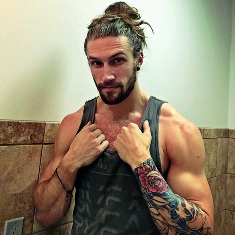 3,096 Likes, 478 Comments - William Tyler (@peaceoot) on Instagram: “Feels great to be working out again. #fitfam” Men With Man Buns, Man With Tattoos, Man Buns, Tattooed Men, Beard Tattoo, Inked Men, Corte De Cabelo Masculino, Man Bun, Long Hair Styles Men