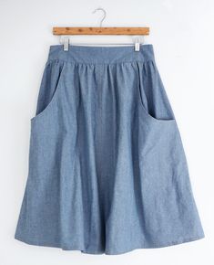 like the a line silhouette and huge pockets. don't really wear skirts but would be cool to fake a dress with a matching chambray top! Brumby Skirt, Diy Sy, Chambray Skirt, Looks Jeans, Clubbing Outfits, Skirt Tutorial, Diy Skirt, Skirt Patterns Sewing, Sewing Skirts