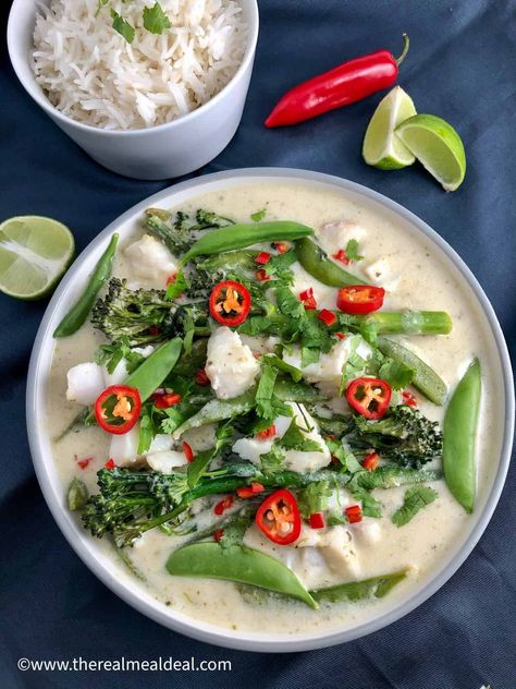 Thai Green Fish Curry Recipe with coconut milk, sugar snap peas and tenderstem broccoli topped with coriander and red chilli Thai Green Fish Curry, Thai Vegetable Curry, Thai Curry Sauce, Thai Green Curry Paste, Eat Thai, Gluten Free Chilli, Curry Recipes Easy, Tenderstem Broccoli, Fish Curry Recipe