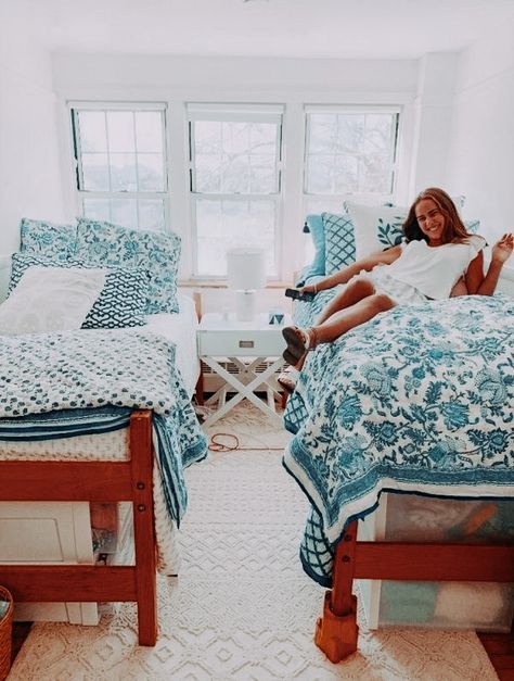 Boarding School Dorm, Blue Dorm, Dorm Room Styles, Dream Dorm, Dorm Inspiration, Dorm Sweet Dorm, College Dorm Room Decor, Dorm Room Designs, Dorm Room Inspiration