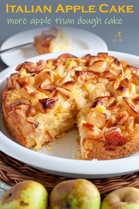 This Italian apple cake is simply made with plenty of apples to fully enjoy their taste: 1 kilo (2 pounds) of apples and no other spices added. It is the juice from these apples that make this cake creamy and fluffy. Italian Apple Cake, Apple Cupcakes, Fresh Apple Cake, Pie Cake, Apple Cake, Coffee Cake, Cupcake Recipes, No Bake Desserts, No Bake Cake