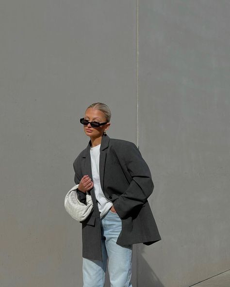 Oversized Blazer Outfit Street Style, Blazer Outfits Street Style, Oversized Blazer Outfit, Outfits Con Jeans, Look Jean, Europe Fashion, Fashion Victim, Blazer Outfits, Oversized Blazer