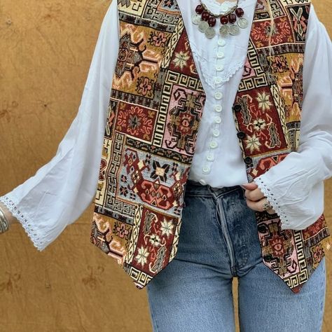 Waistcoat Casual Outfit Women, Tapestry Vest Outfit, How To Style Waistcoat Women, Funky Vest Outfit, Embroidered Vest Outfits, 80s Vest Outfits, Waistcoat Street Style, Vintage Vest Outfits For Women, Boho Vest Outfit