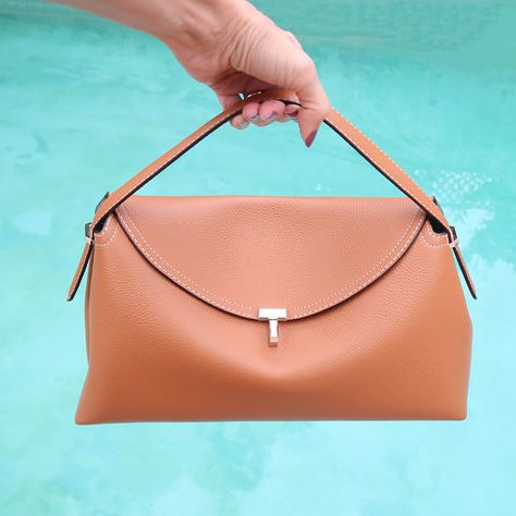 Toteme Bag Outfit, Toteme T Lock Clutch, Toteme T Lock Bag Outfit, Toteme T Lock Bag, Toteme Bag, Mansur Gavriel Tote, The Row Bag, Bags 2024, Summer Handbags